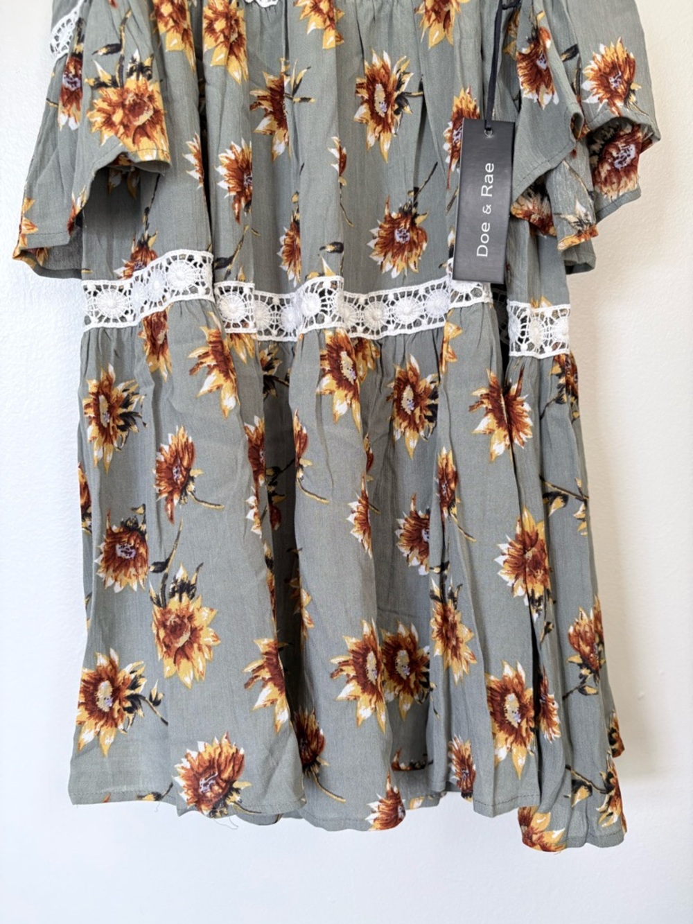 Doe & Rae Sage Green Sunflower Lace Sundress Size Small NWT - Picture 8 of 16